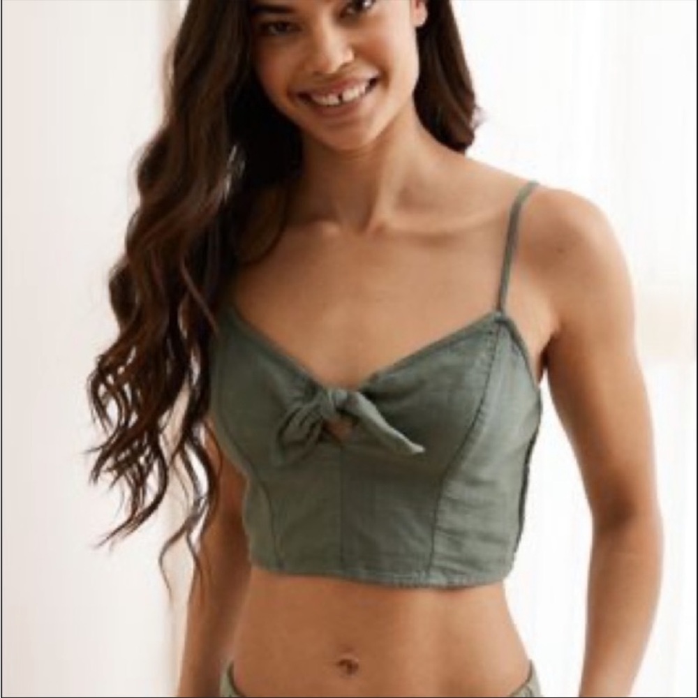 3 For$25✨ Aerie Tie Front Crop Top in Olive Green